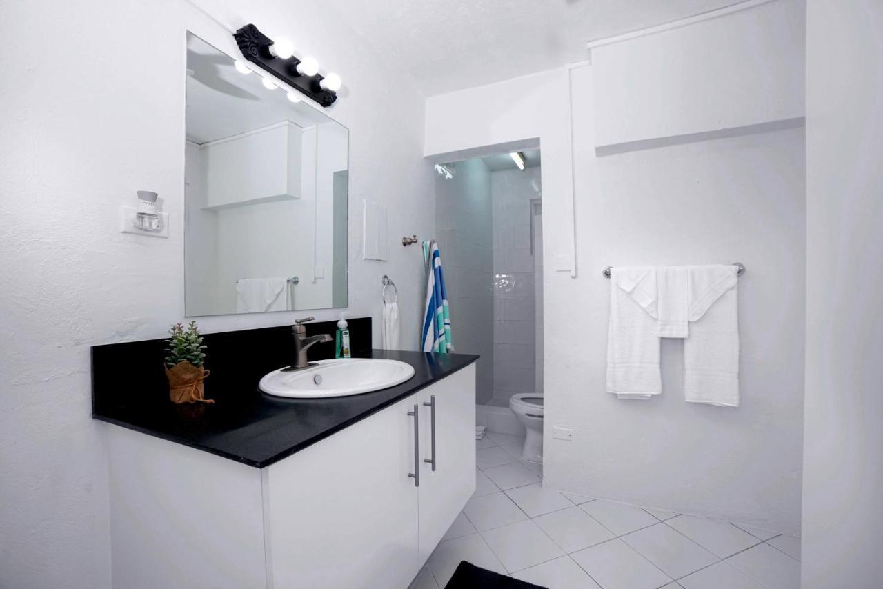 Banyan Beach House Villa Бриджтаун Екстериор снимка